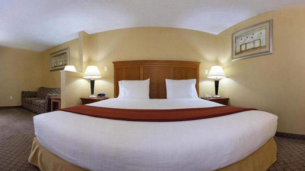 Holiday Inn Express Hurricane Mills Waverly 25/62