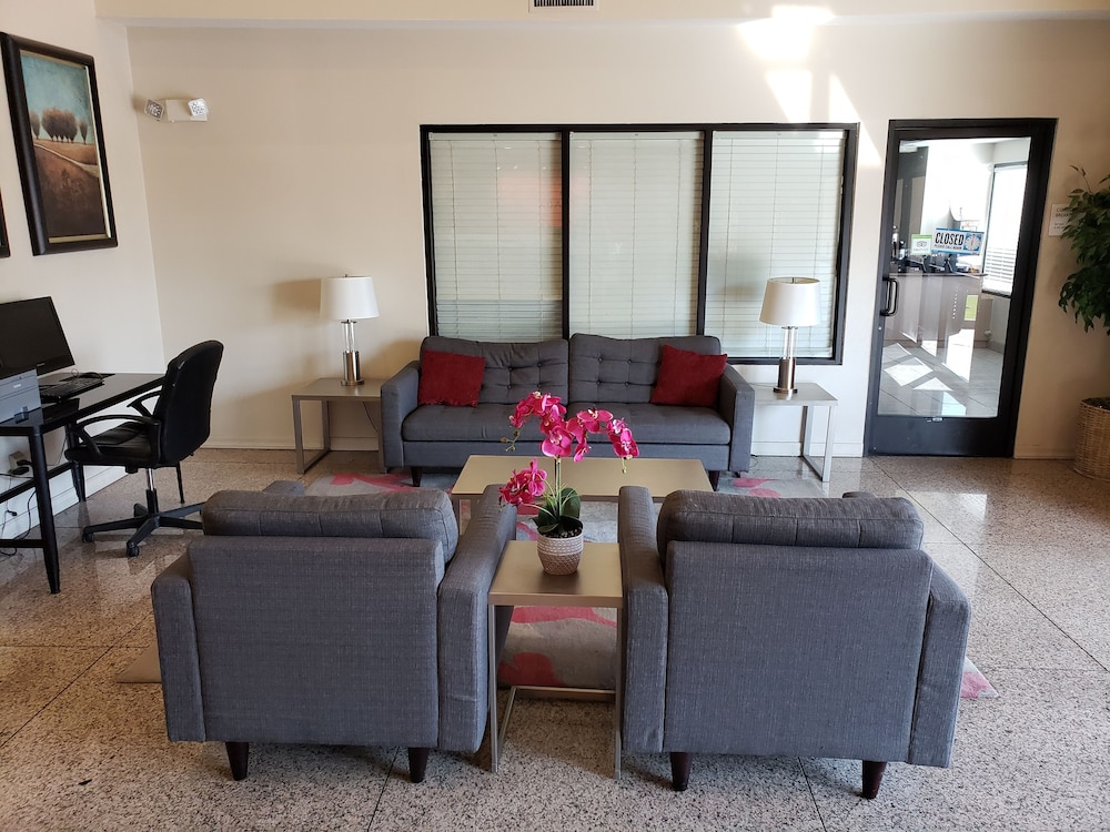 Ramada by Wyndham Bakersfield North 26/44