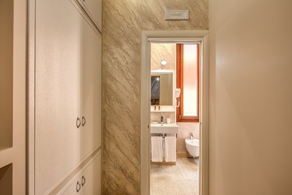 Colosseo Accomodation Room 35/38