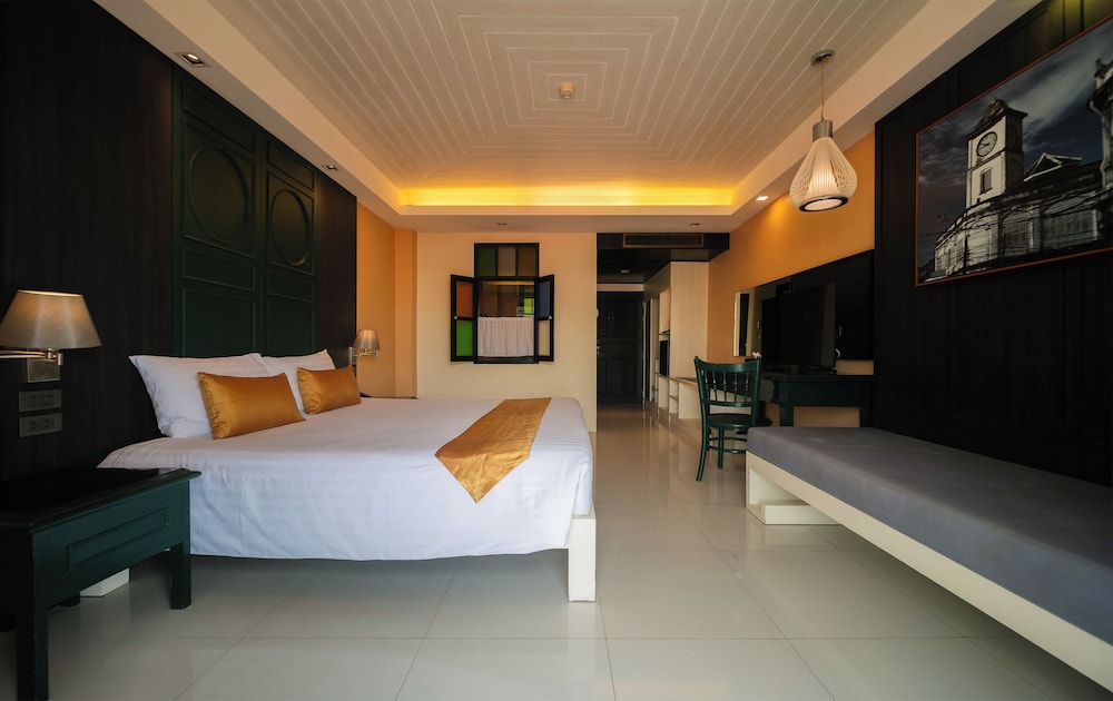 The Old Phuket Karon Beach Resort 26/85