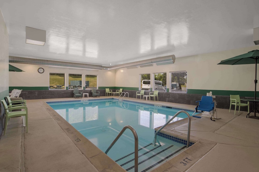 Quality Inn & Suites Chambersburg Northeast 28/47