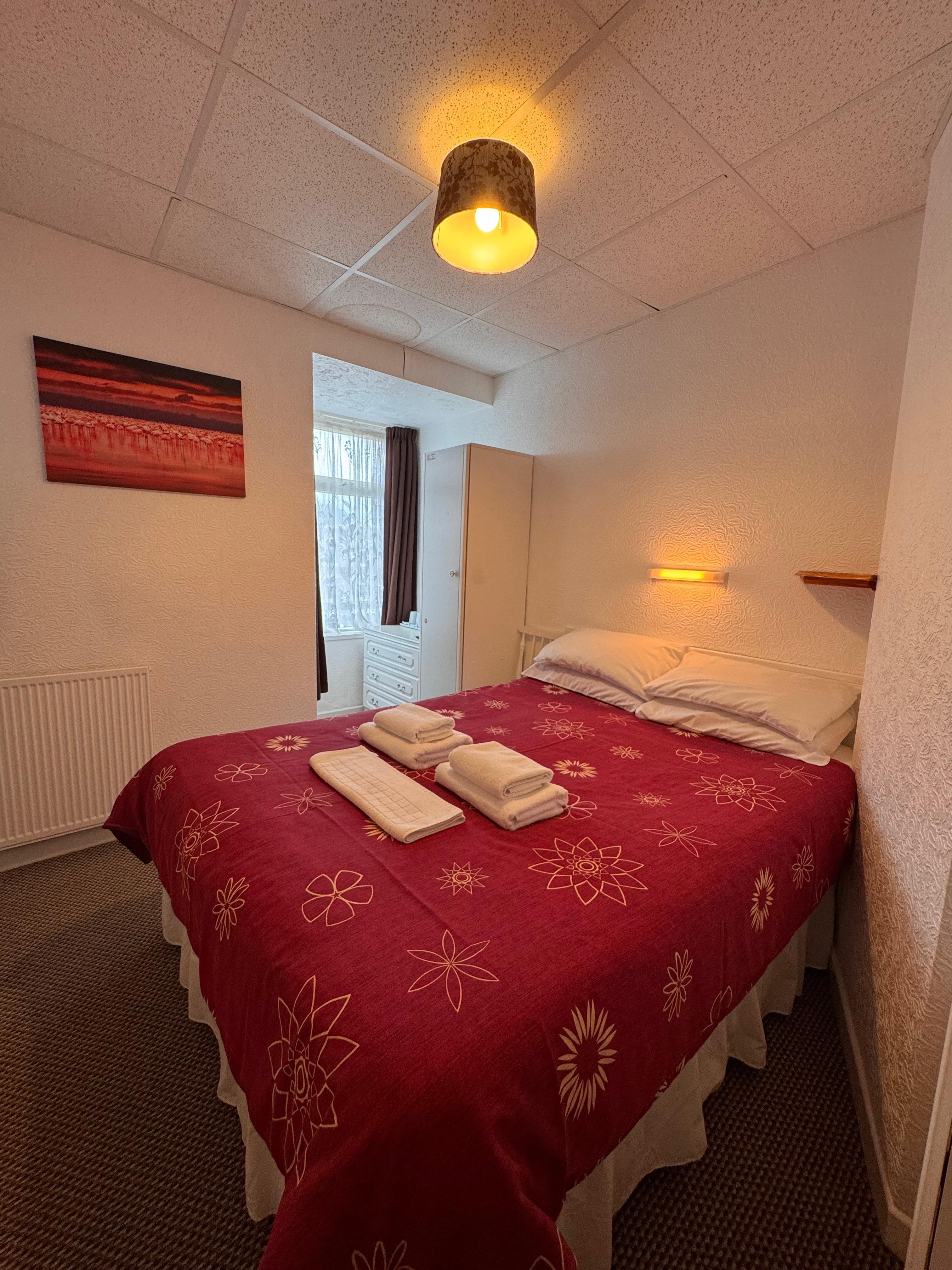 RideSide Hotel, next to Pleasure Beach Blackpool 35/65
