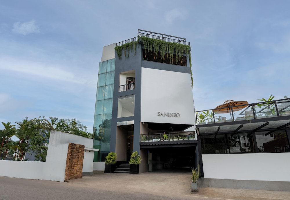 Saninro Residences & Food Court 6/50