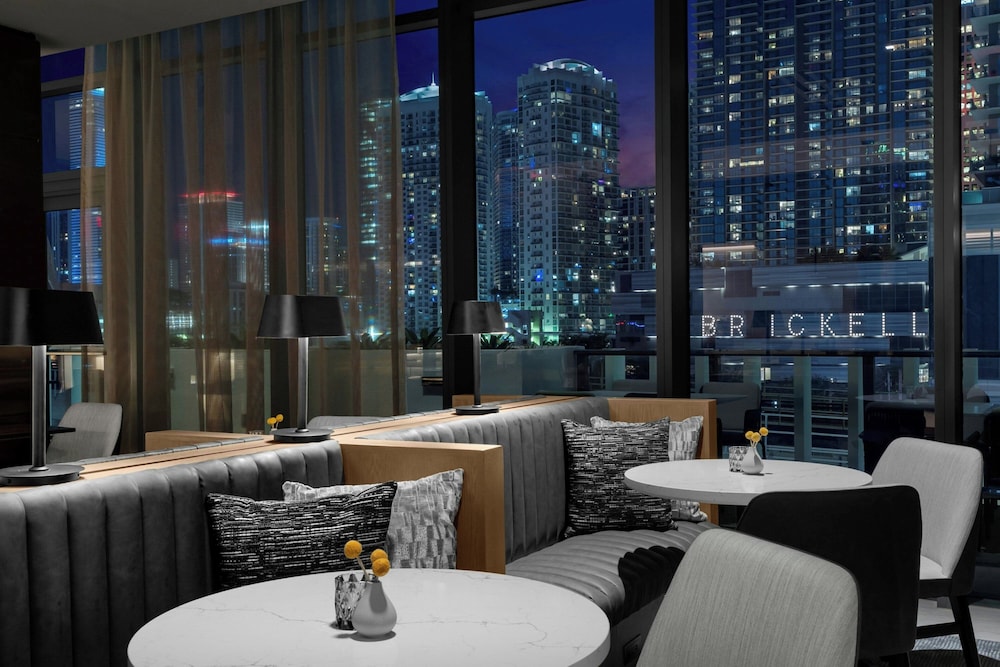 Element Miami Brickell 30/40