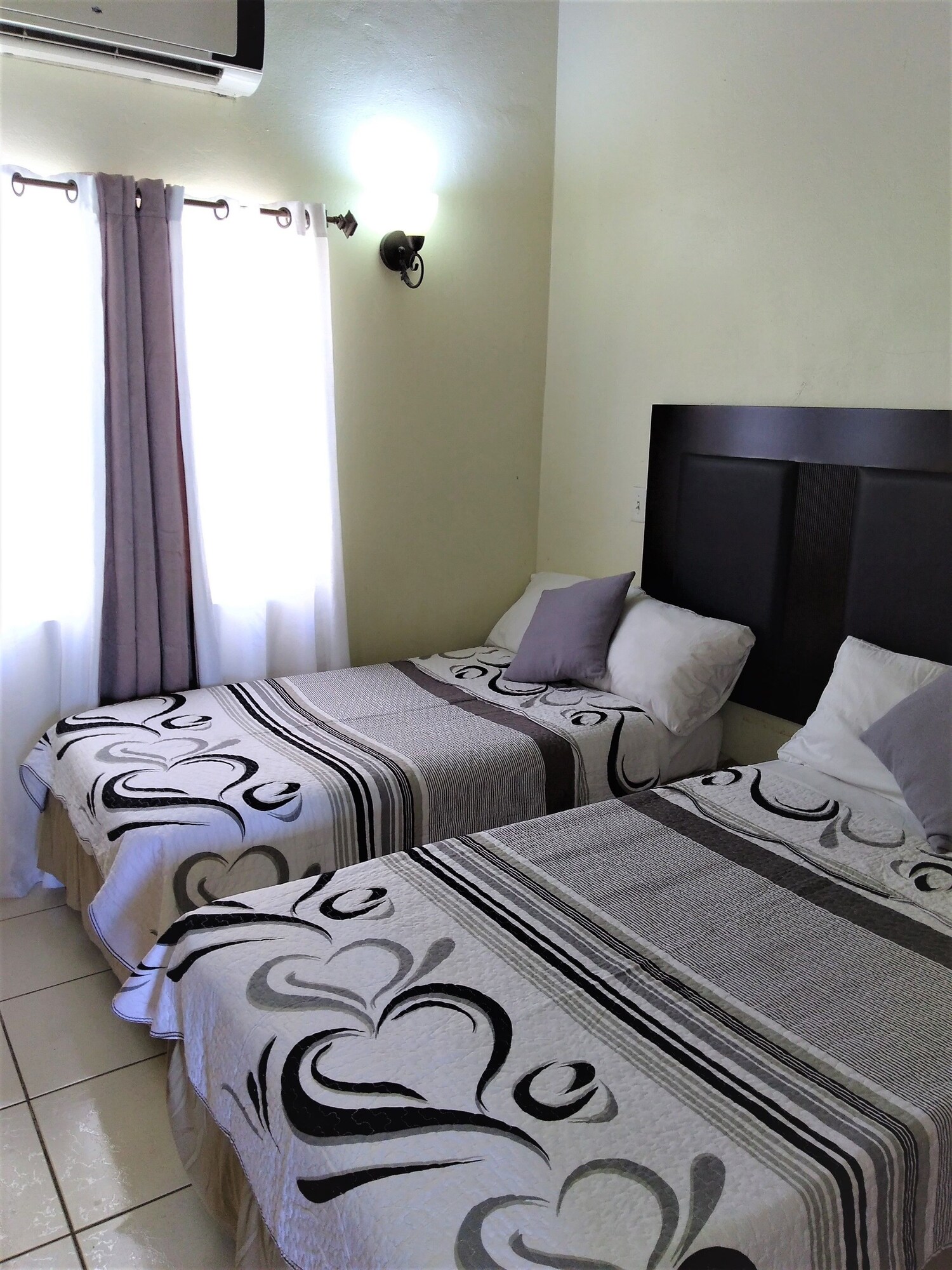 CLASSIC, TWIN BEDS, KITCHEN