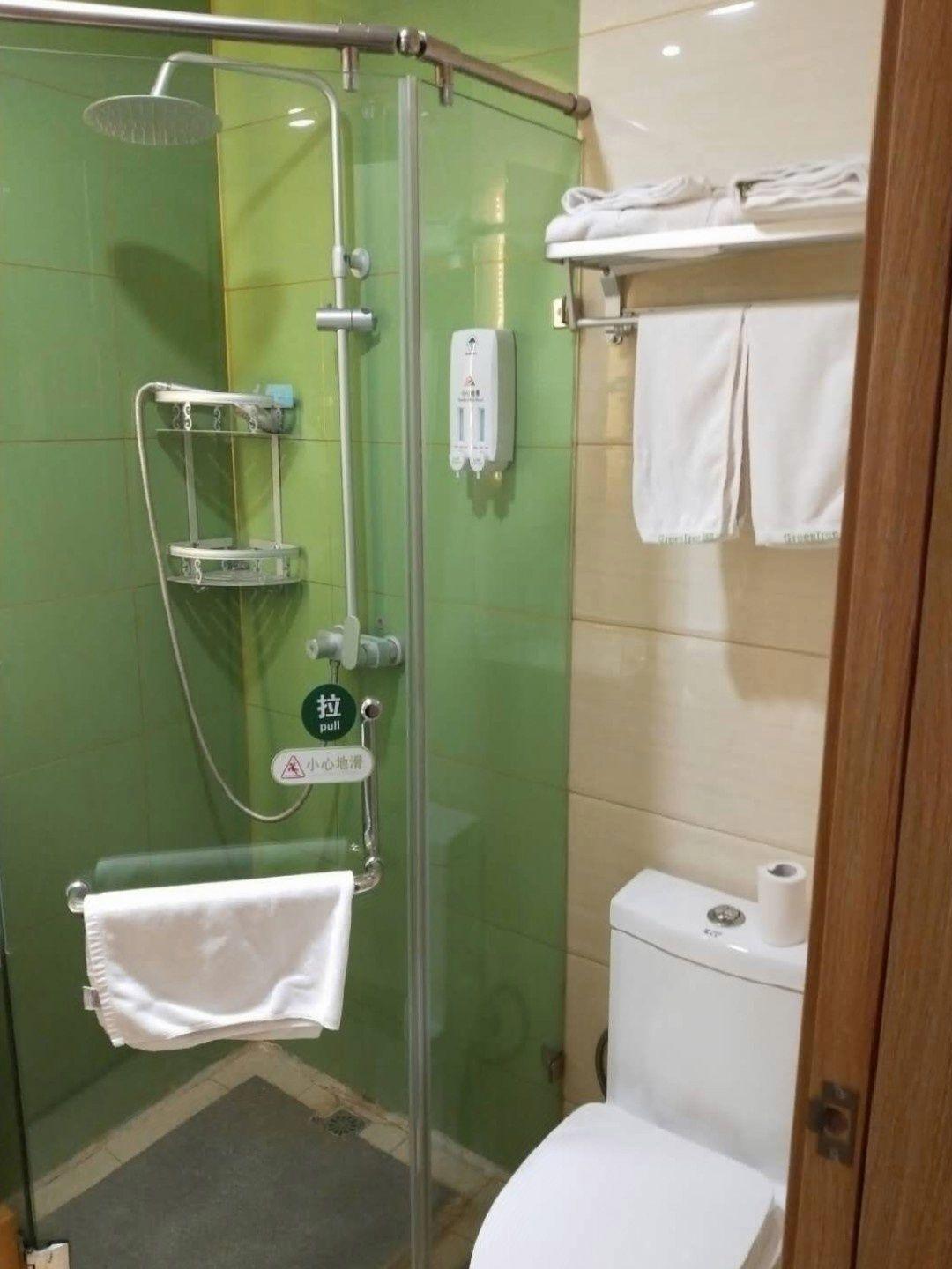 GreenTree Inn Jinan Licheng District Fenghuang Road East High-speed Railway Station 15/18