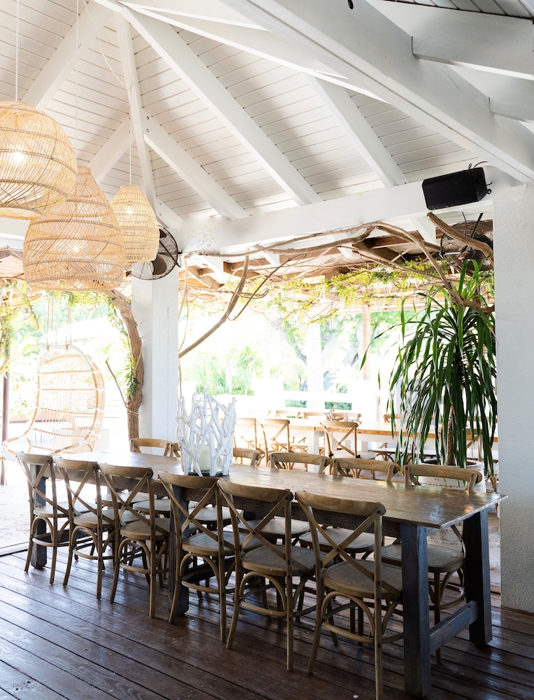 Villa Montana Beach Resort 59/75