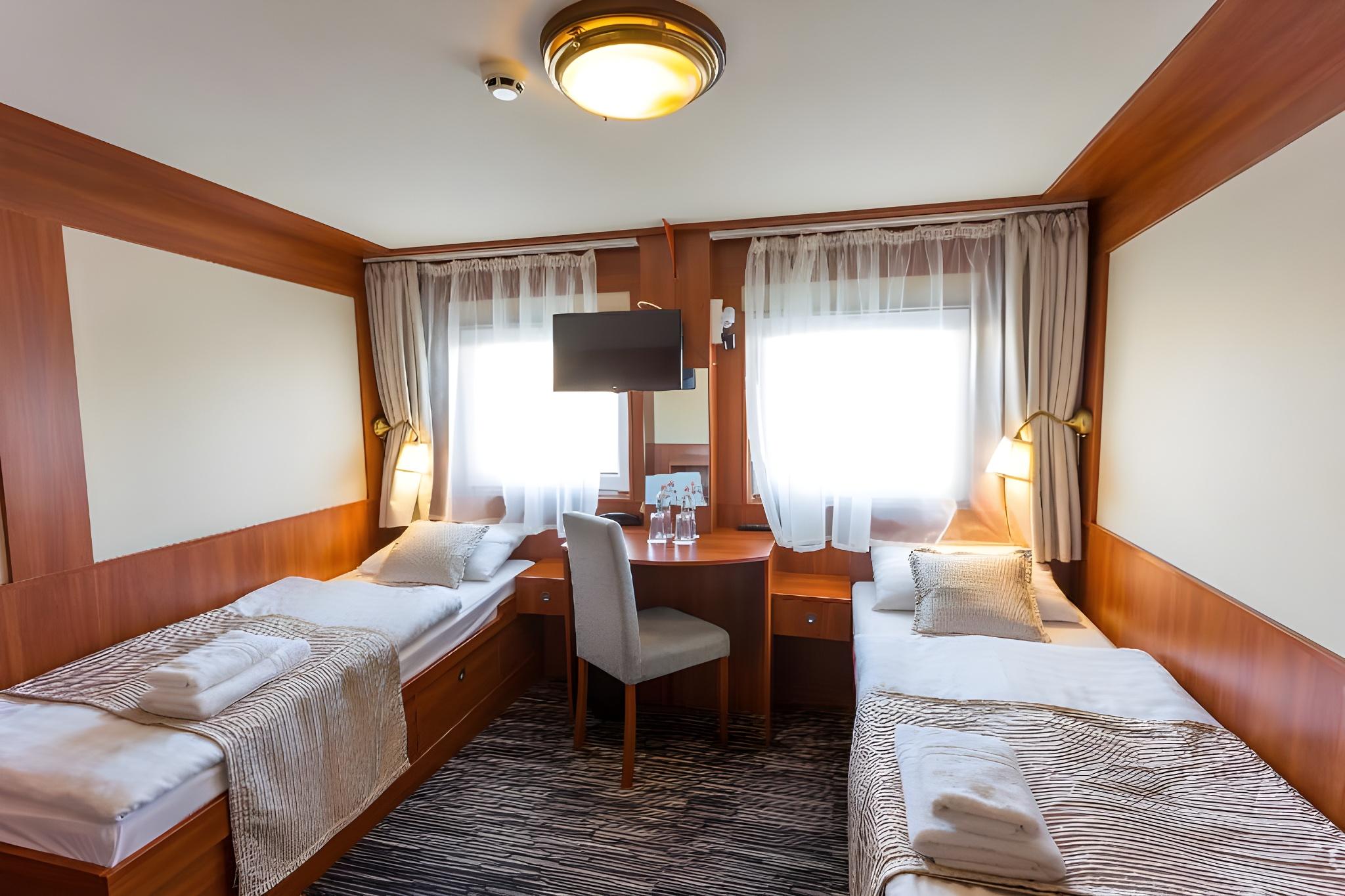 Boat, Cabin, Twin Beds