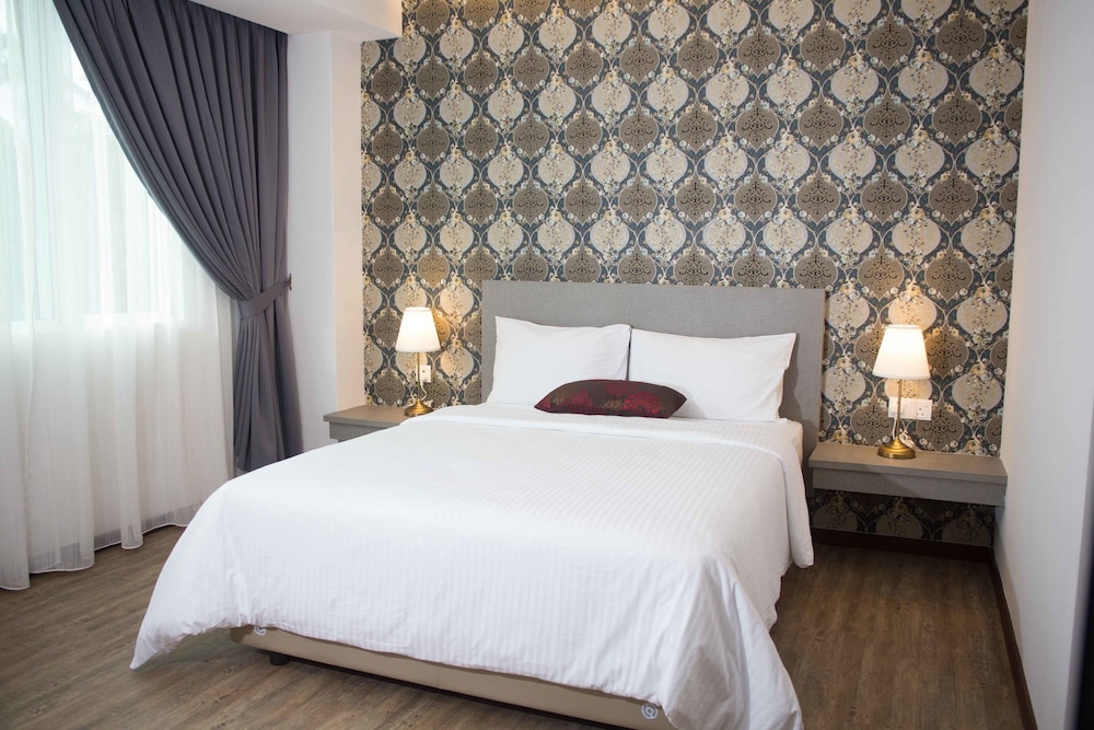Qlassic Hotel 11/30