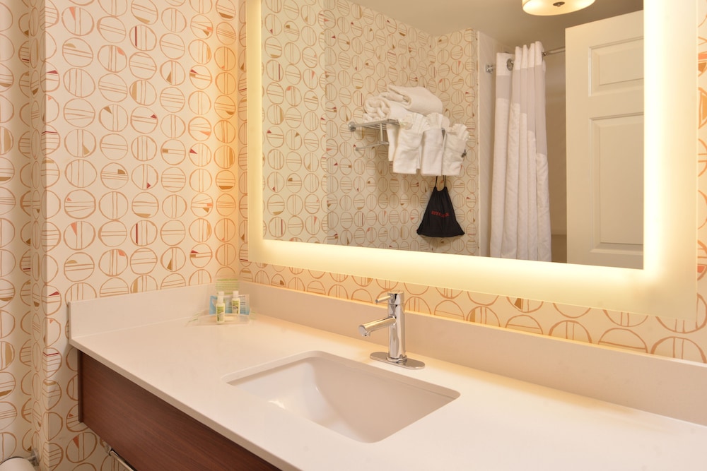 Holiday Inn Hotel And Suites Raleigh Cary I 40 Walnut St 4/68