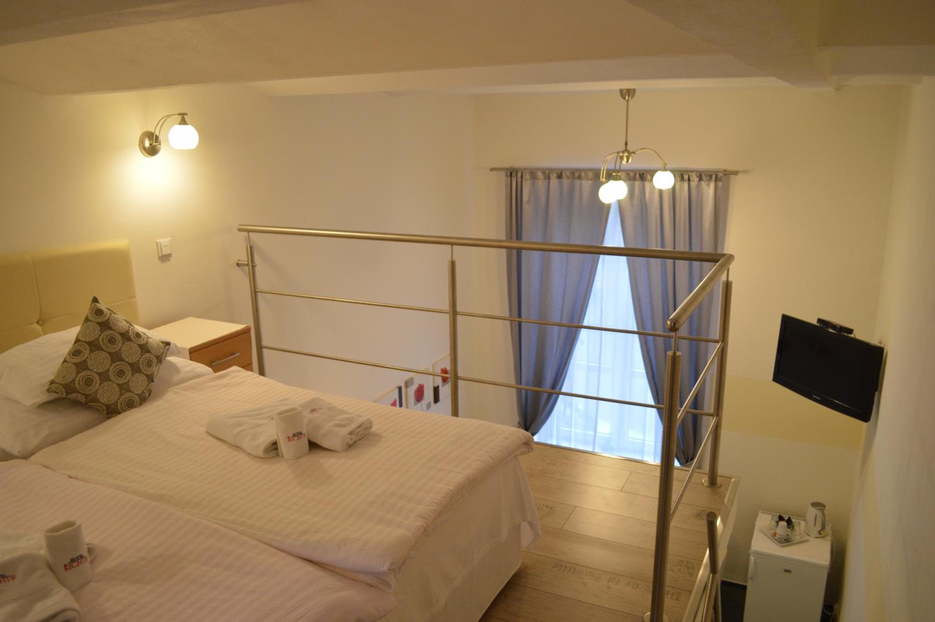 Maisonette, Double or Twin Bed
