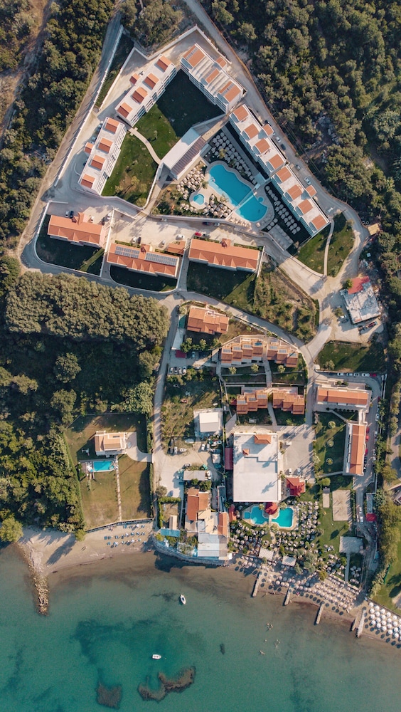 Robolla Beach Aparthotel 65/75