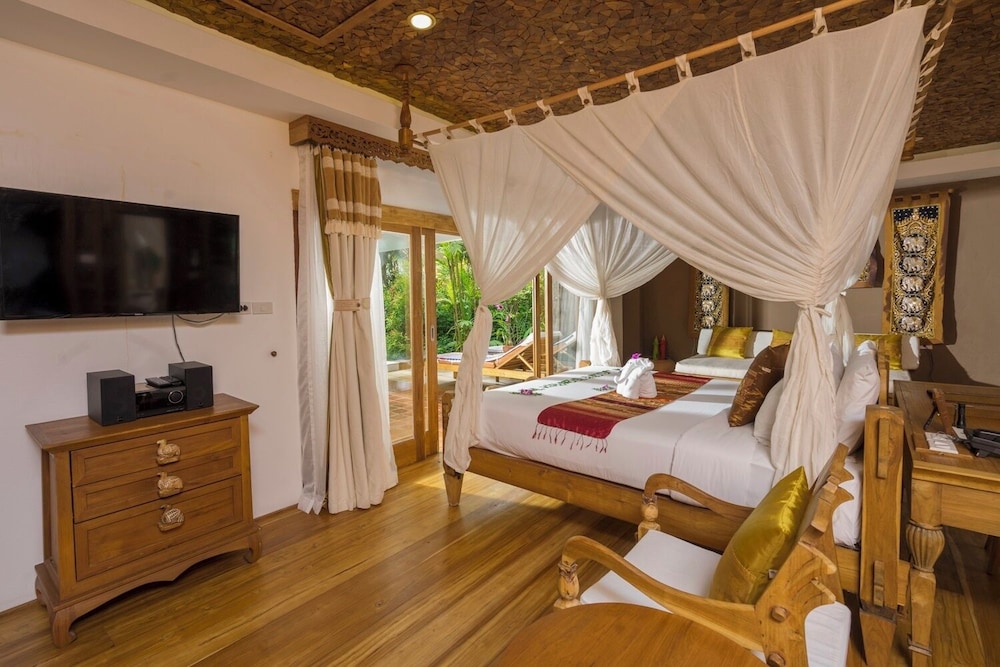 HIDEAWAY POOL VILLA