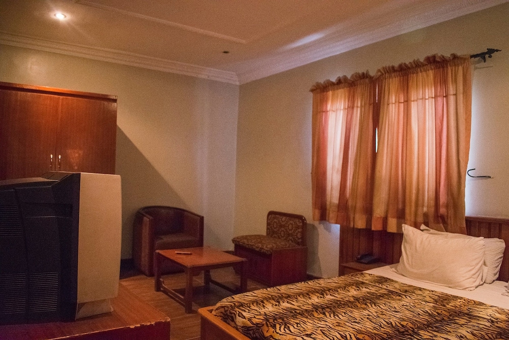 Chelsea Suites Limited 21/28