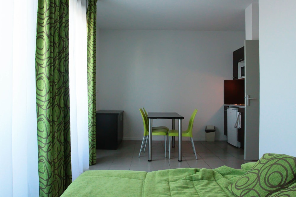 KOSY Aparthotel Campus del Sol Esplanade 7/67