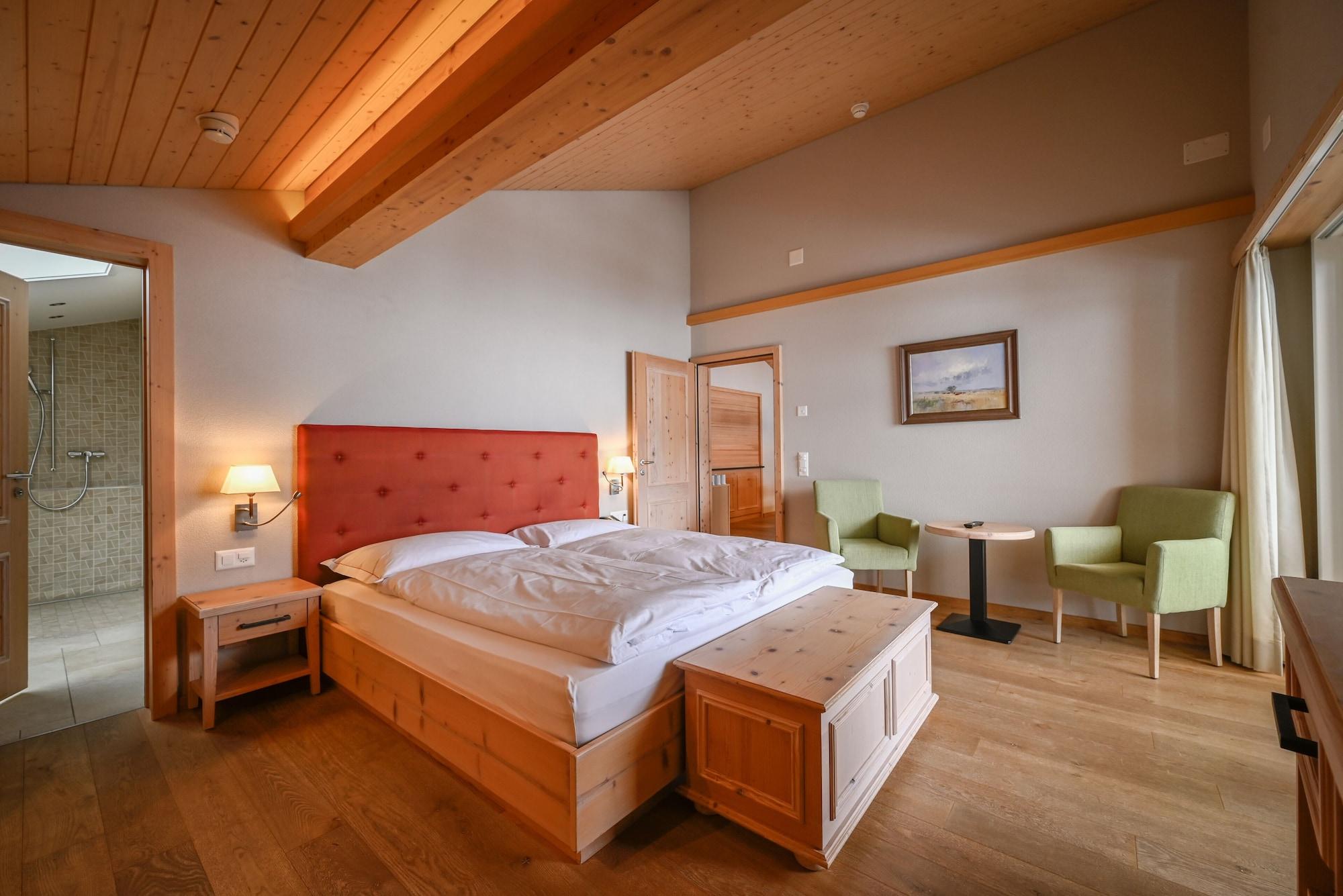 2 Bedrooms, Eiger, Superior, Suite, Mountain View, Balcony