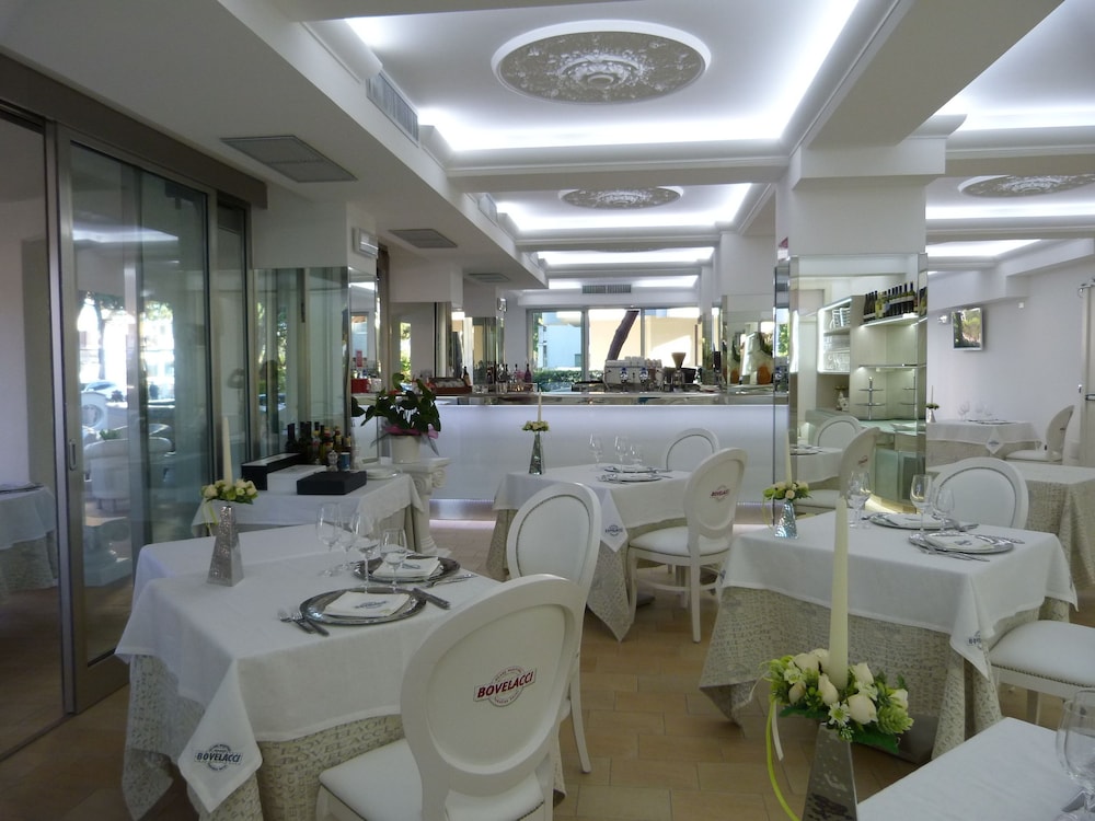 PARADISO HOTEL BOVELACCI 62/68