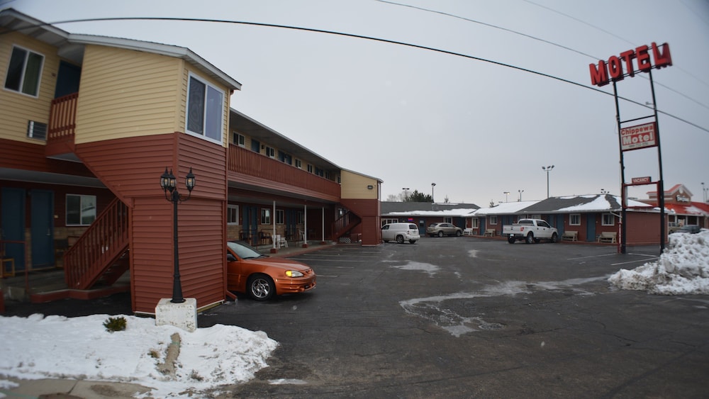 Chippewa Motel 2/42