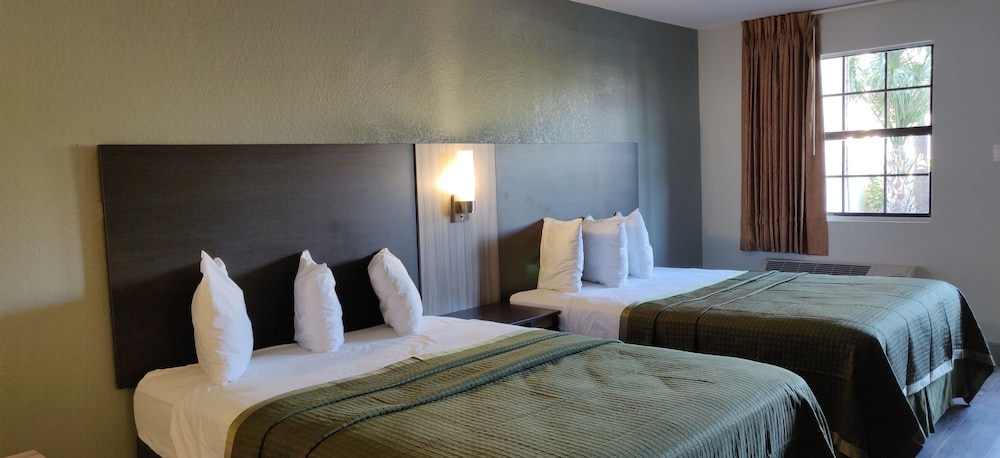Rodeway Inn Near Ybor City - Casino 33/52