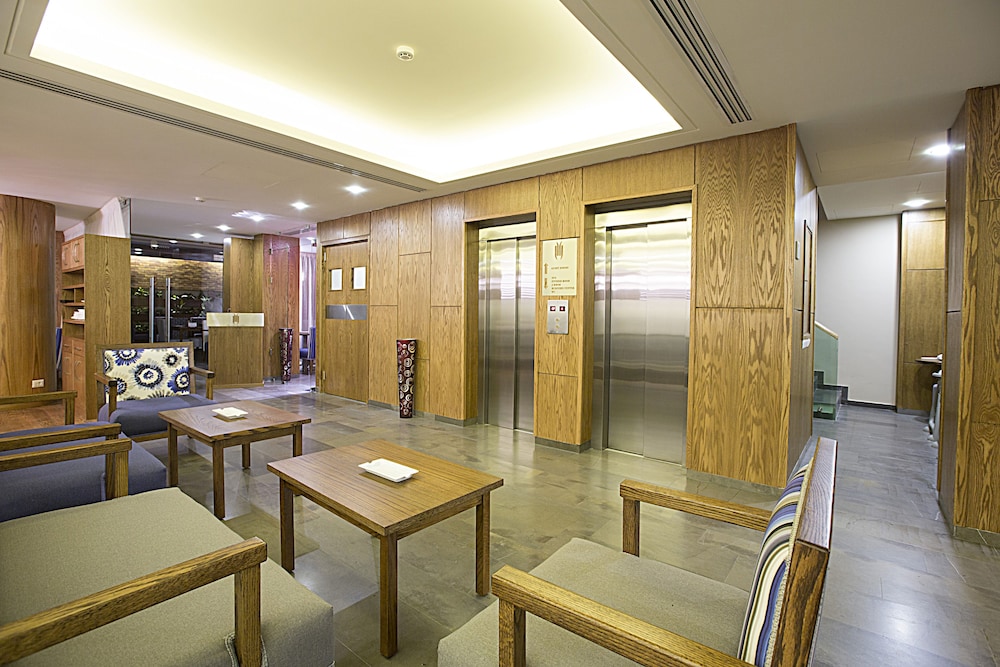 THE J HOTEL AND SPA 23/27