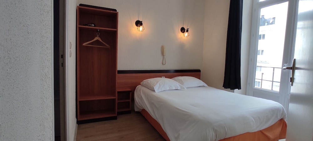 ROOM, DOUBLE BED