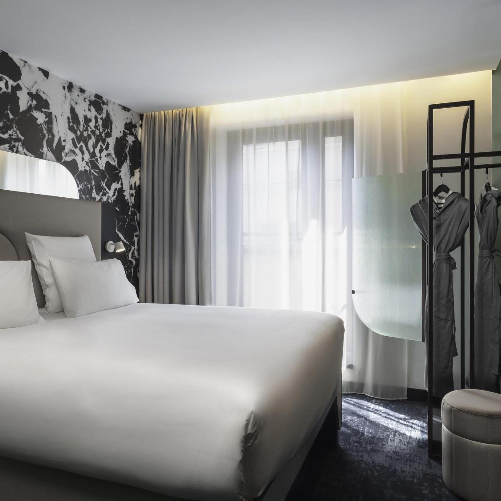 Tribe, Comfort, Suite, Double Bed, Sofa
