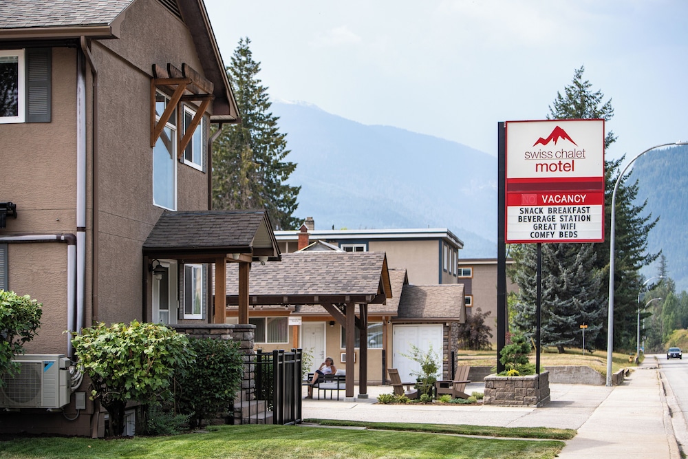 Swiss Chalet Motel 4/43