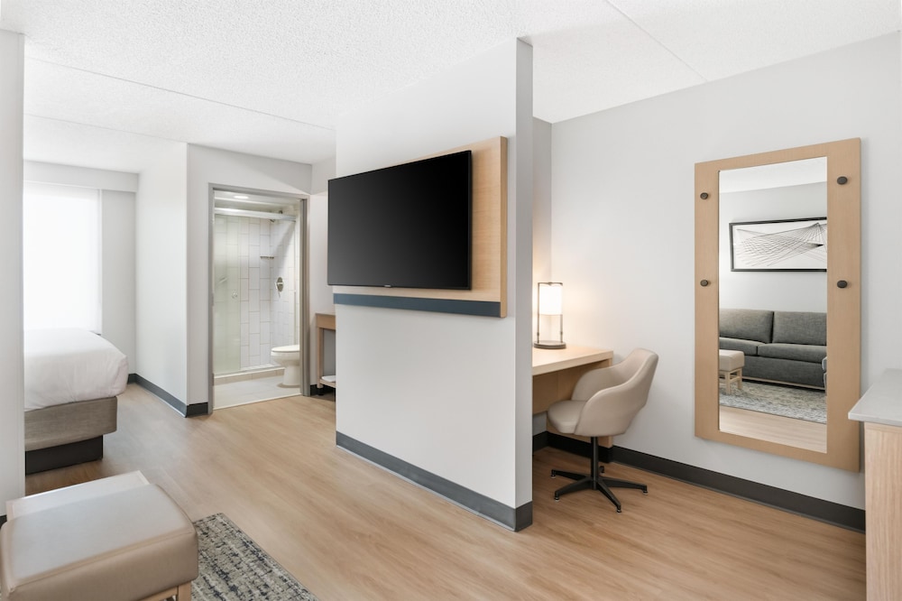 Hyatt Place College Station 65/74