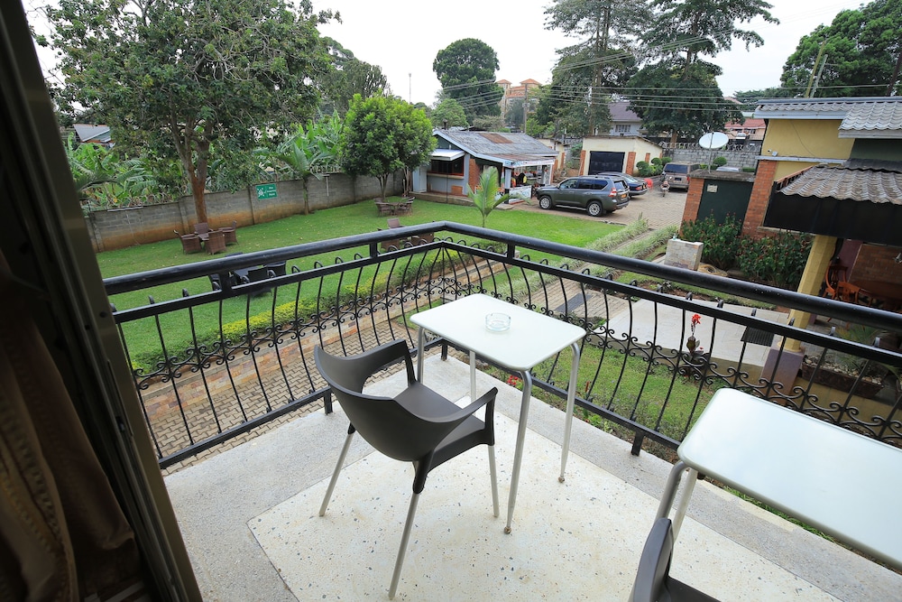Frontiers Hotel Entebbe 47/50