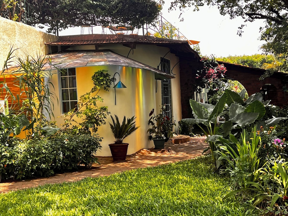 Pink Flamingo Boutique Hotel 2/48
