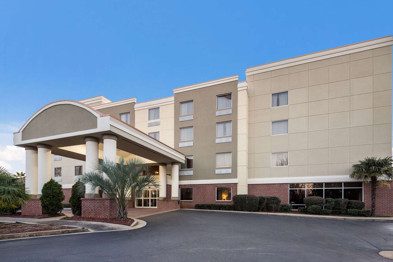 Comfort Suites Forsyth Near I-75 46/49