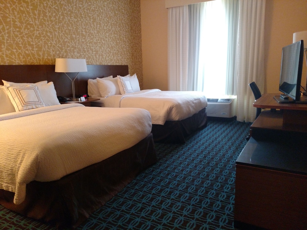 Fairfield Inn And Suites By Marriott Lincoln Southeast 30/64
