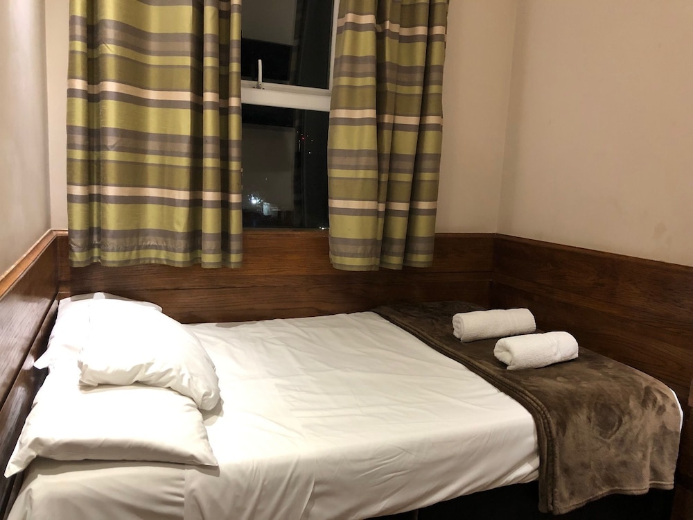 Crystal Lodge Hotel 11/38