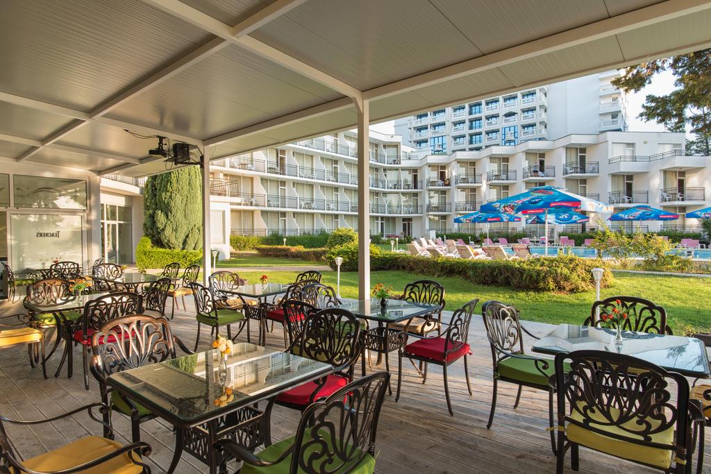 Flamingo Beach Hotel 48/63