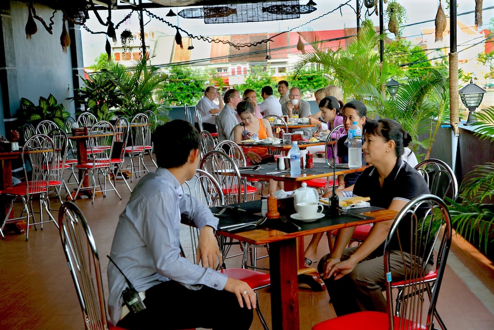 King Fy Hotel 42/48