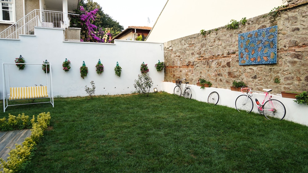 Petit Boutique Hotel 41/46
