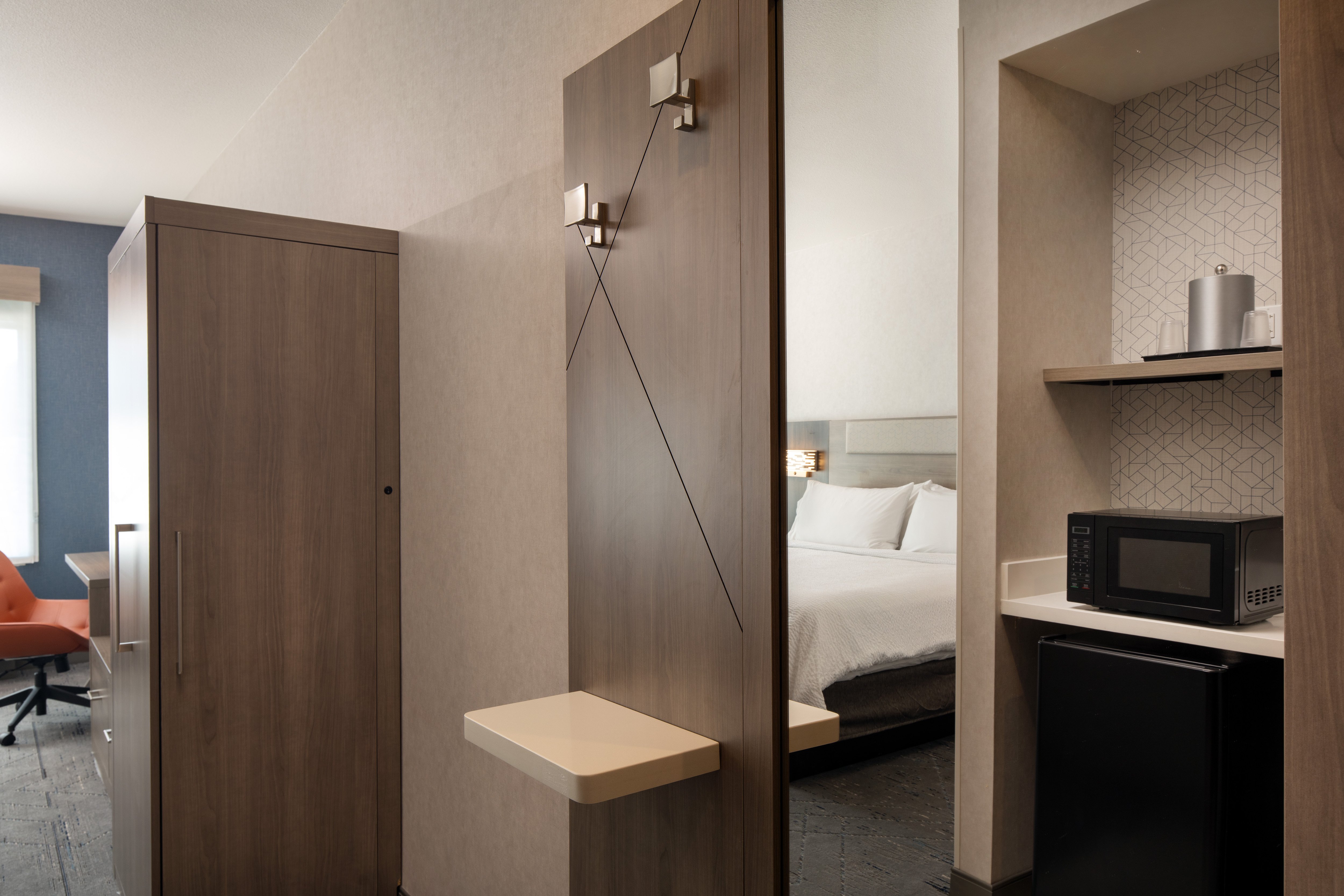 Holiday Inn Express & Suites Fresno Airport 25/25