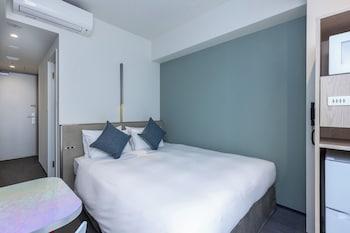 Smart, Single, King Bed