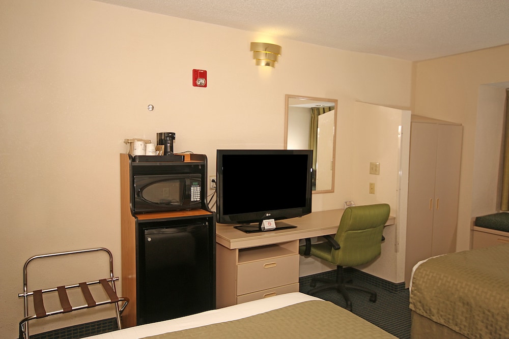Microtel Inn & Suites by Wyndham Statesville 38/43