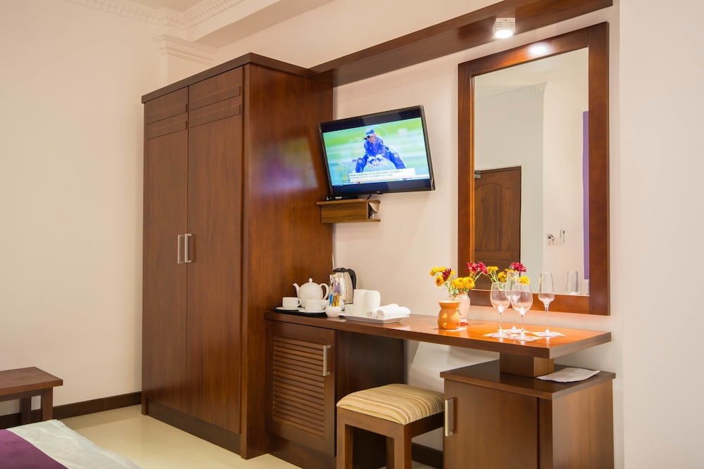 Ceyloni Inn 57/58