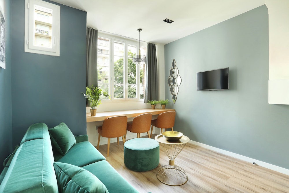 Short Stay Group Eiffel Village Serviced Apartments 36/50