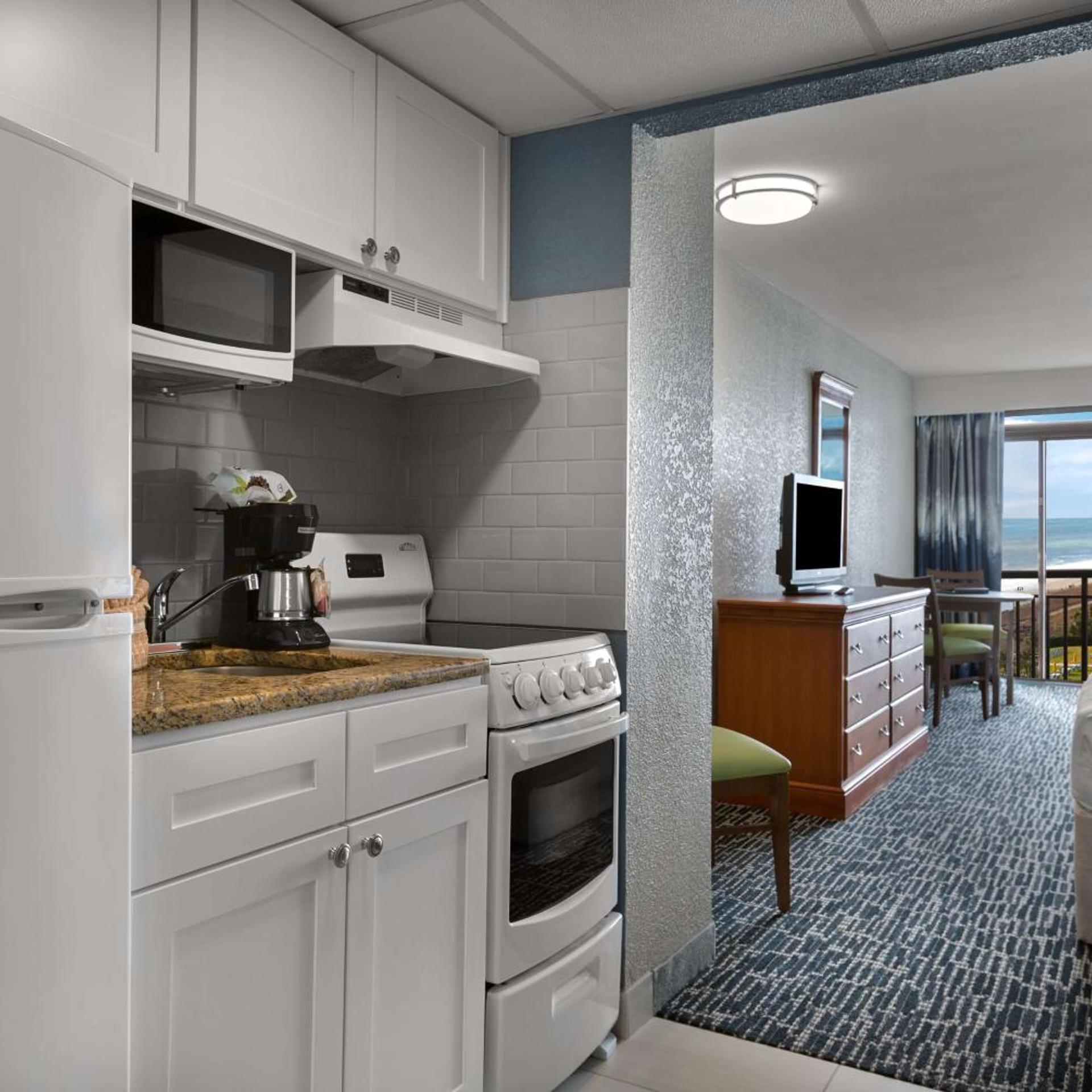 غرفة بسريرين كوين بشرفة بإطلالة جزئية على البحر، Dayton House Resort, BW Signature Collection 4/5