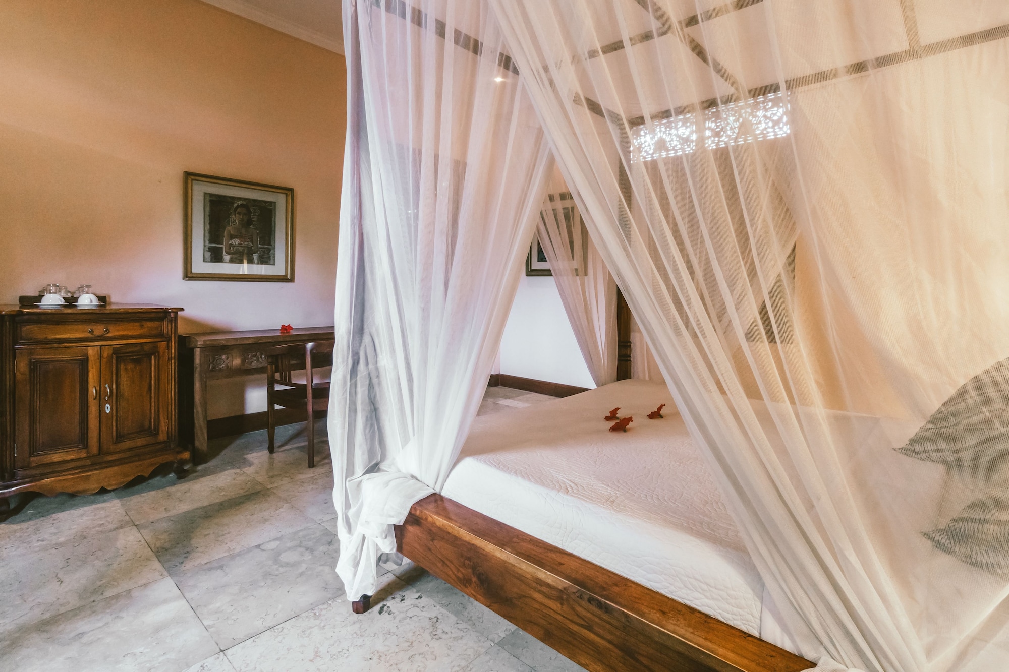 DELUXE, DOUBLE BED