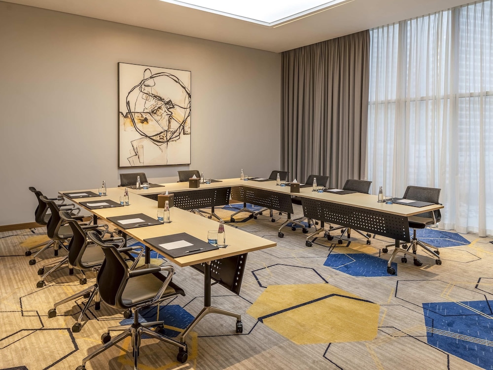 Pullman Hotel Sharjah 53/63