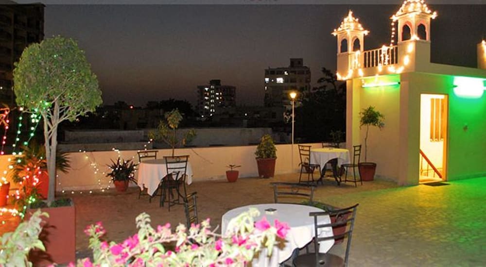 Bani Park Hotel 53/56