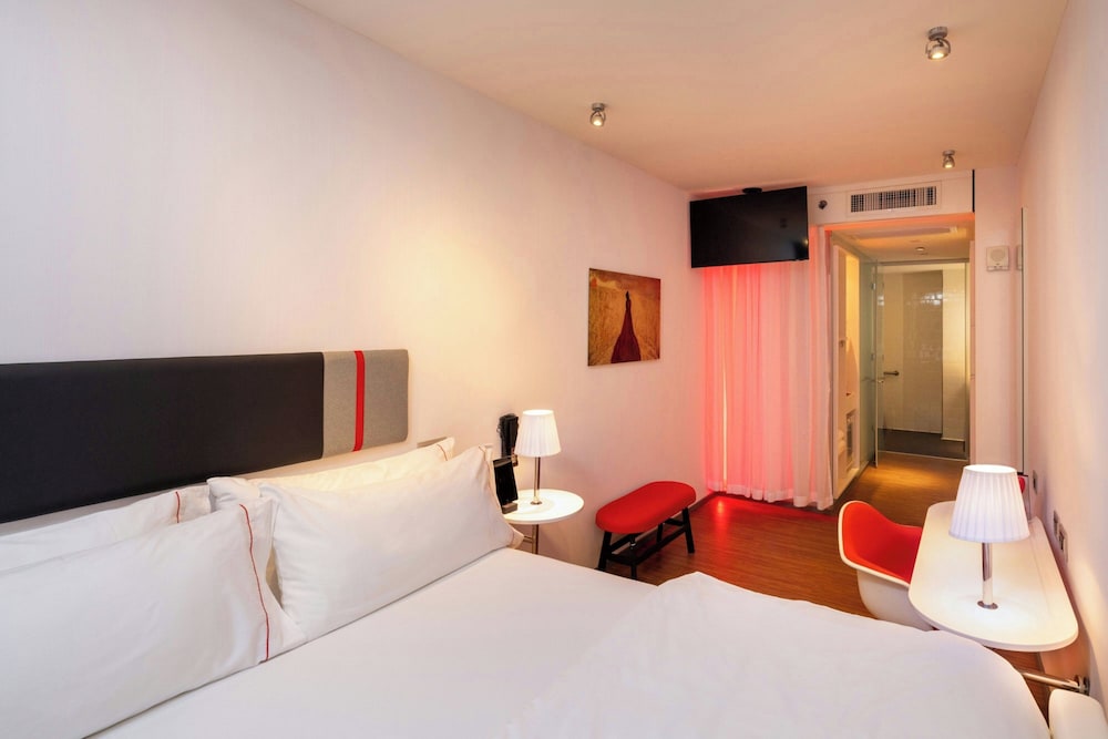 ROOM, KING BED, ACCESSIBLE