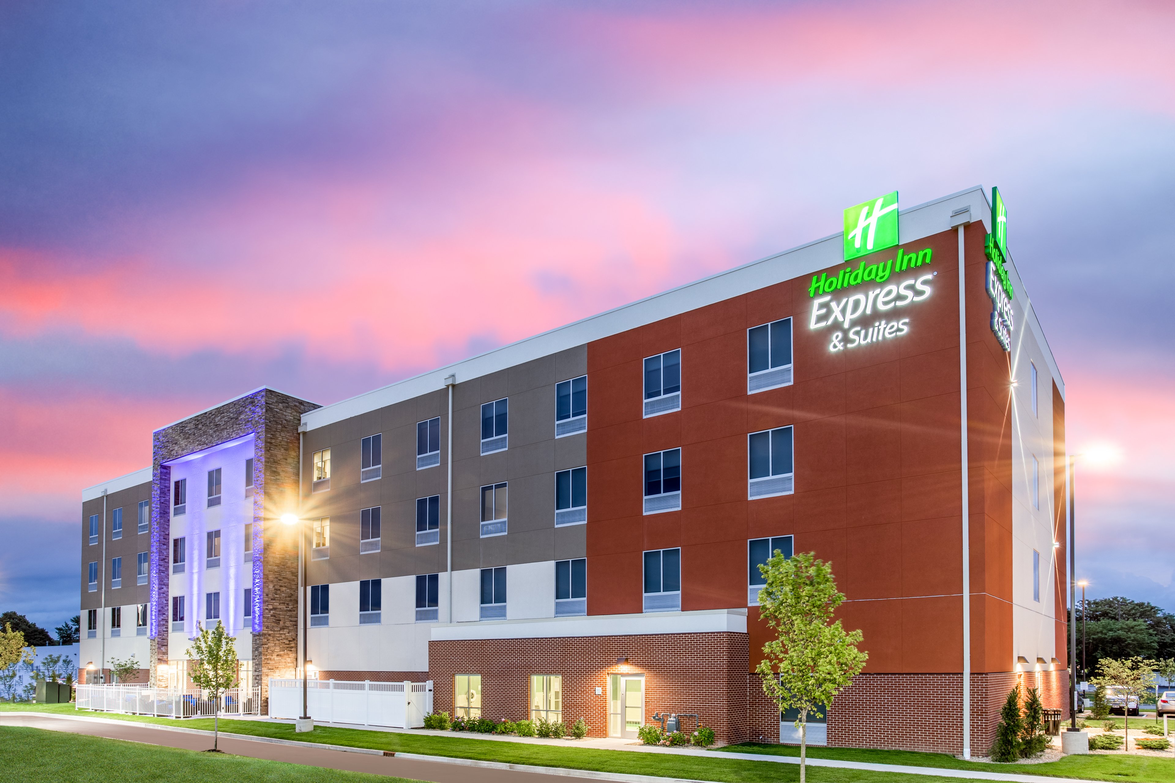 Holiday Inn Express & Suites Ottawa 2/50