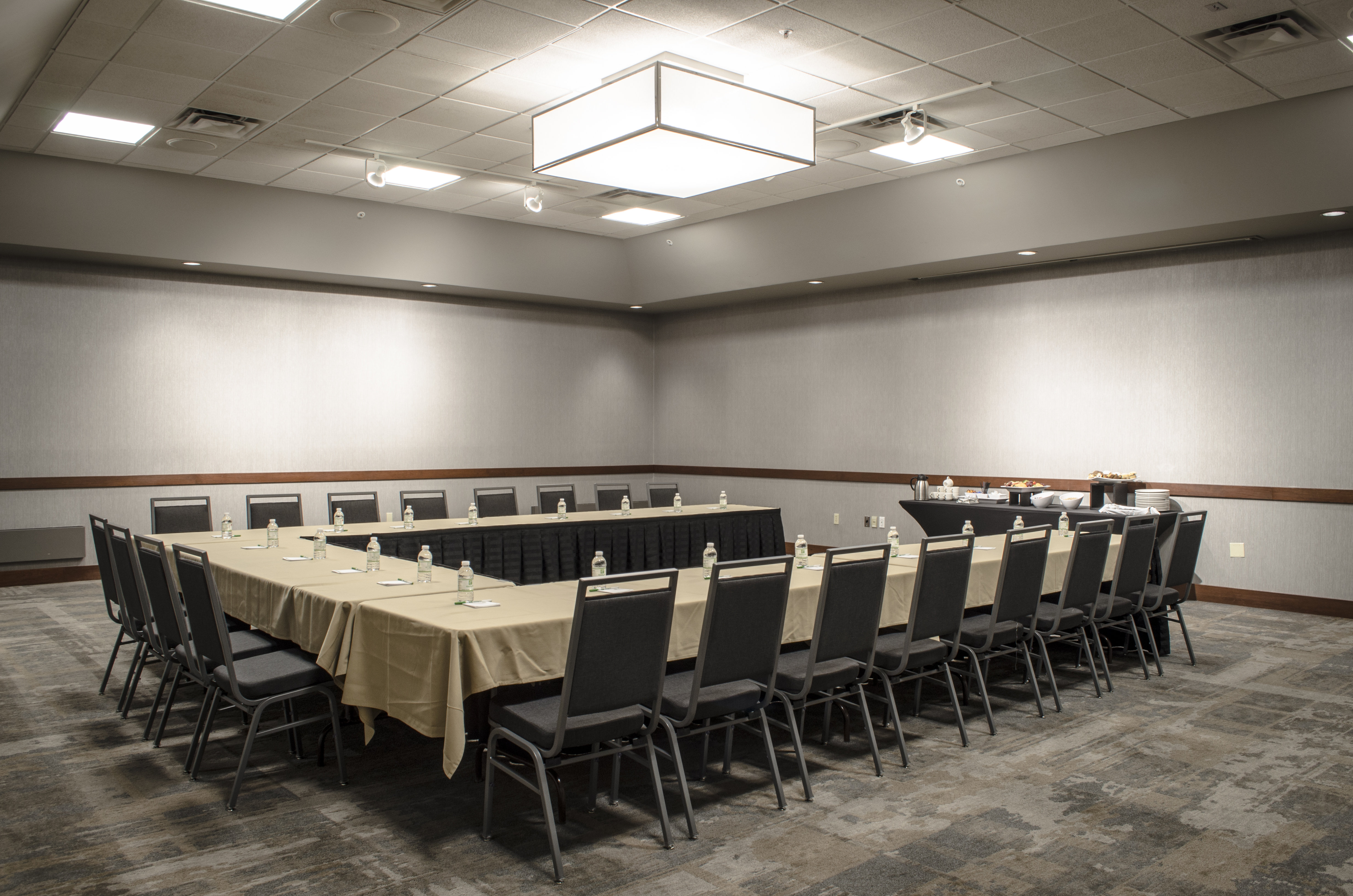 Holiday Inn Fargo 53/70