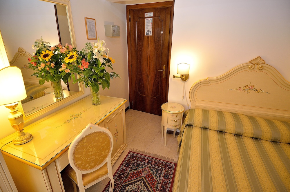 Orion Hotel 30/69