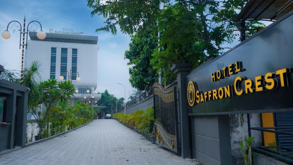 Hotel Saffron Crest 34/40